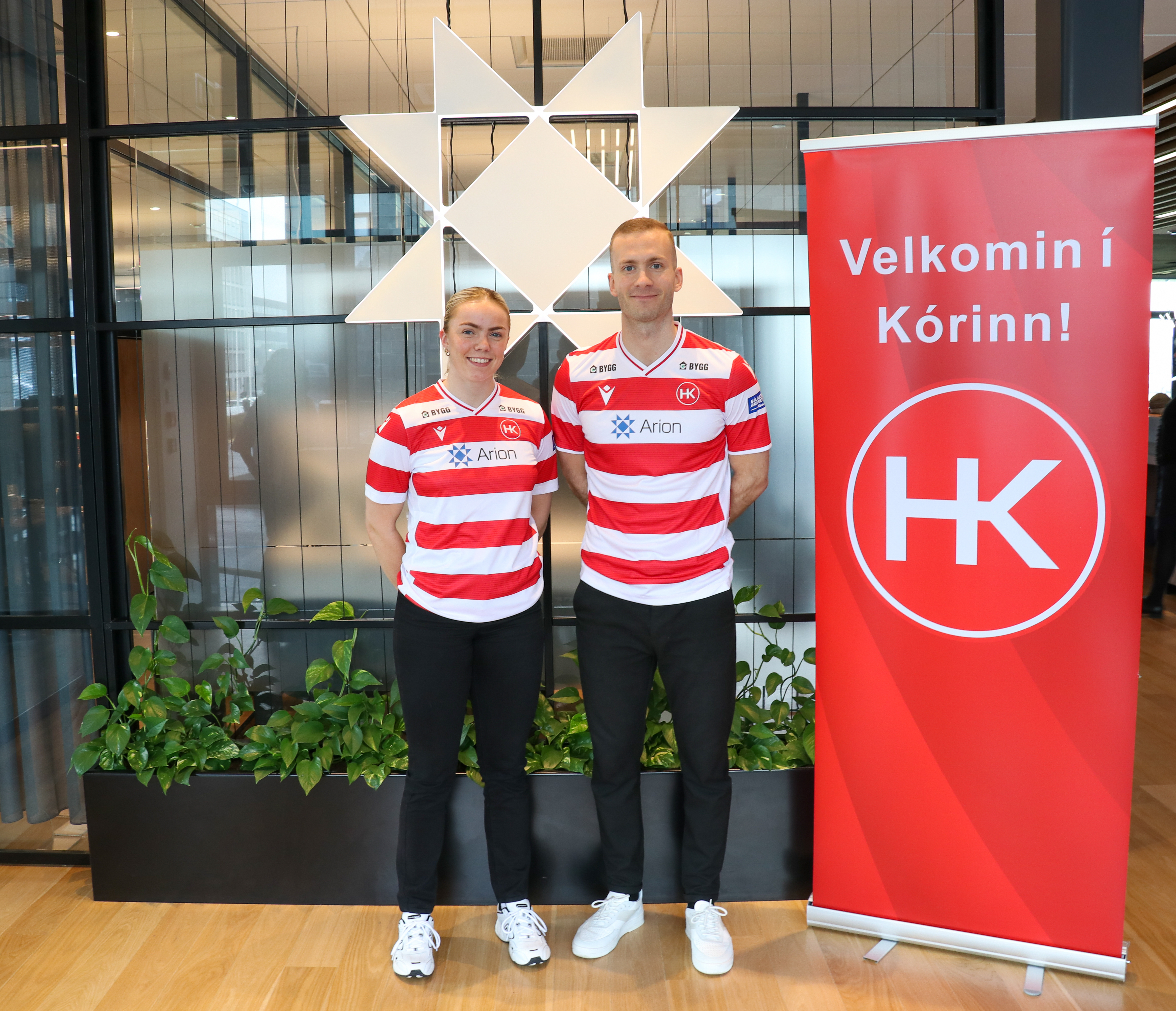 Elna Oløf Guðjónsdóttir fyrirliði meistaraflokks kvenna í handbolta og Bjarni Gunnarsson leikmaður meistaraflokks karla í knattspyrnu