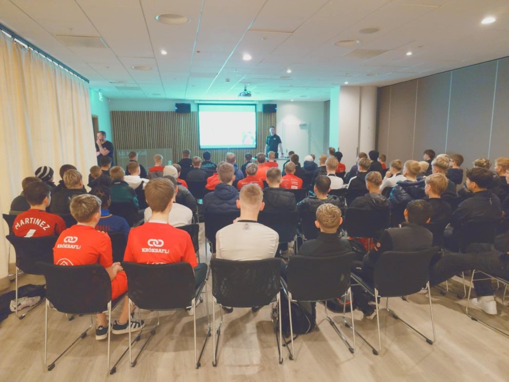 Fyrirlestur um dómarastarfið í fótbolta