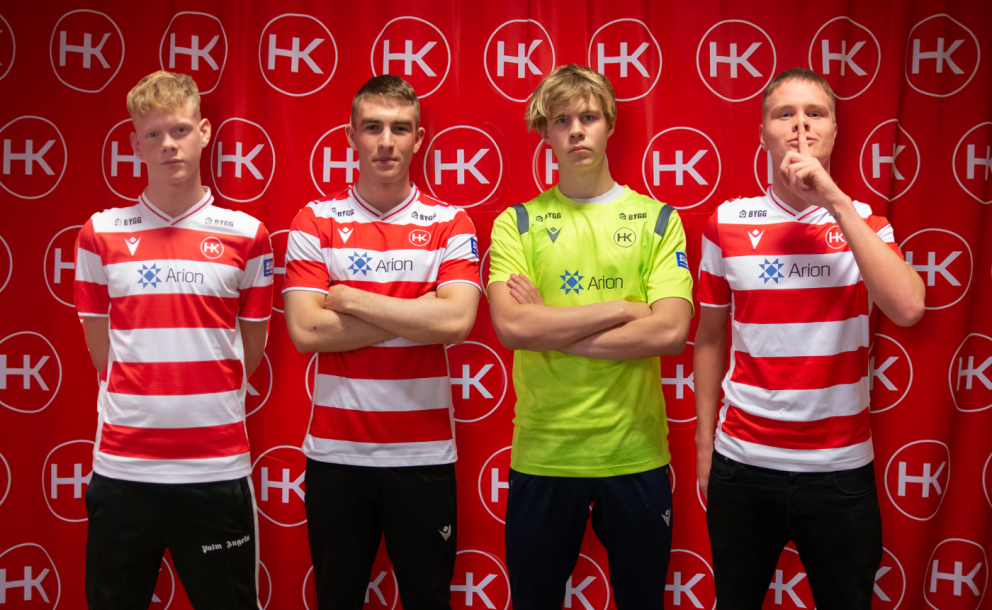 4 Efnilegir leikmenn skrifa undir samning