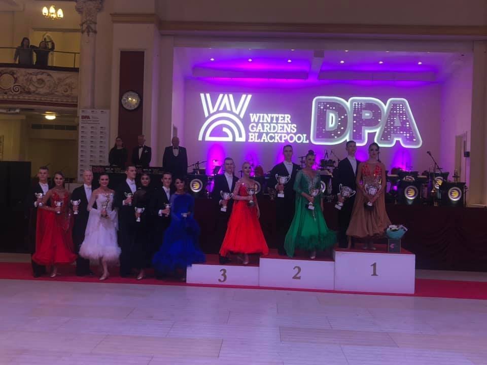 Gylfi og María við verðlaunaafhendingu á Evrópumeistaramótinu 2019