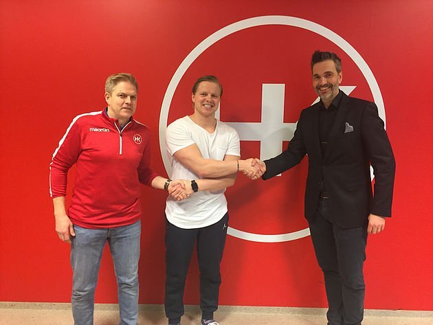 Mynd 1.Guðjón og Daníel við undirskrift.
Mynd 2. Daníel ásamt þeim Guðjóni Björnssyni formanni og G…