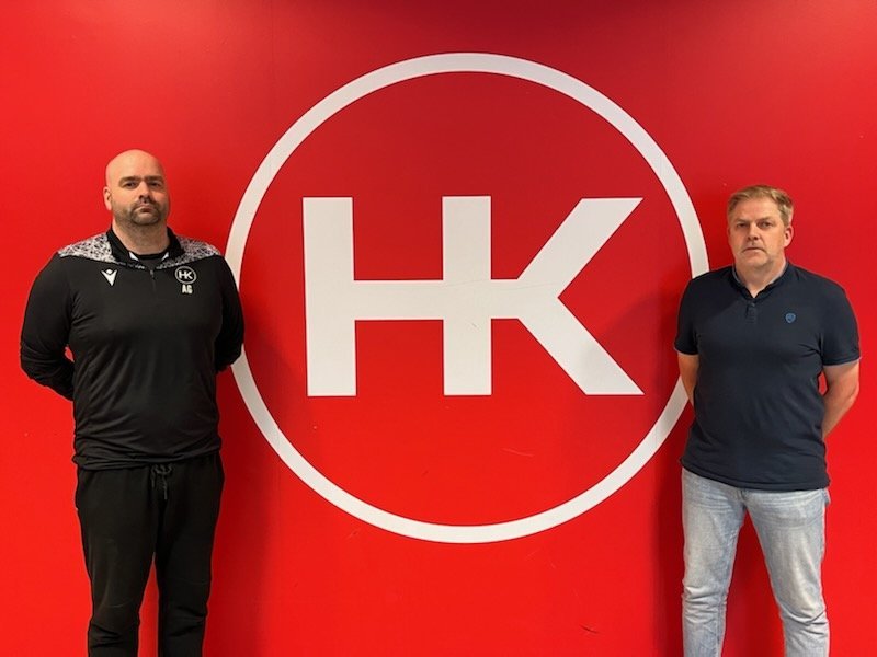 Stefán Arnar Gunnarsson skrifar undir HK