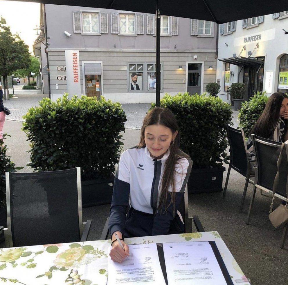 Lejla Sara út í atvinnumennsku