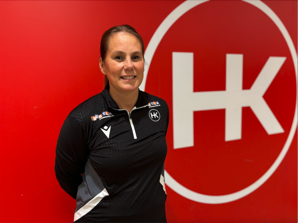 Eva Hrund skrifar undir