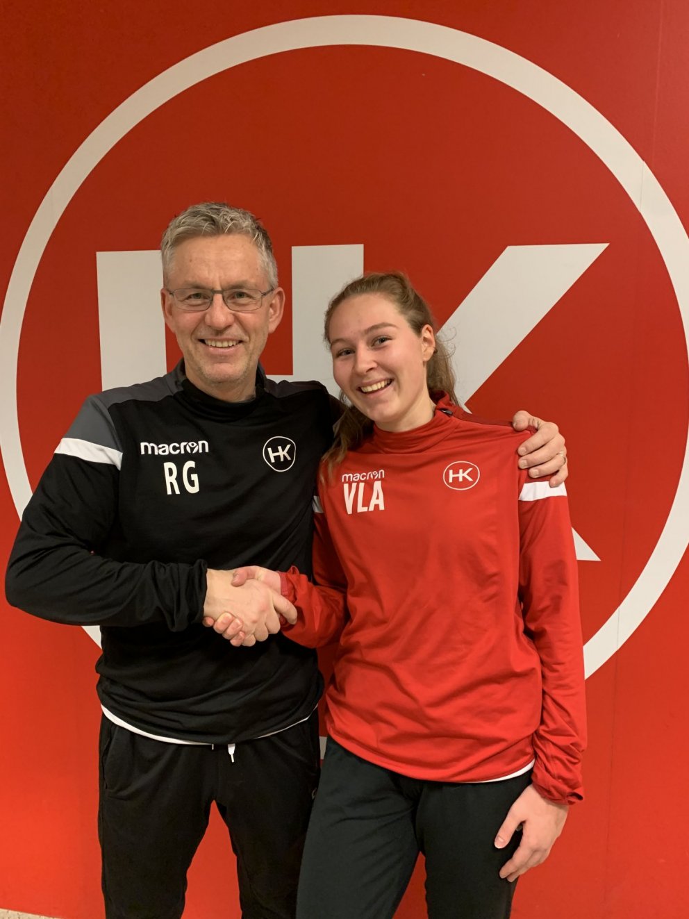 Valgerður Lilja undirritar samning