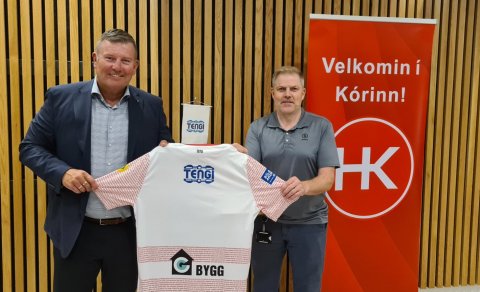 Guðjón Björnsson formaður handknattleiksdeildar og  Þórir Sigurgeirsson framkvæmdastjóri Tengi hands…