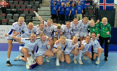 U17 ára landslið kvenna tryggði silfur í B-deild Evrópumótsins í gær