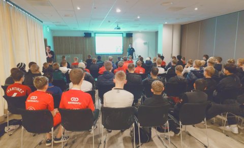 Fyrirlestur um dómarastarfið í fótbolta