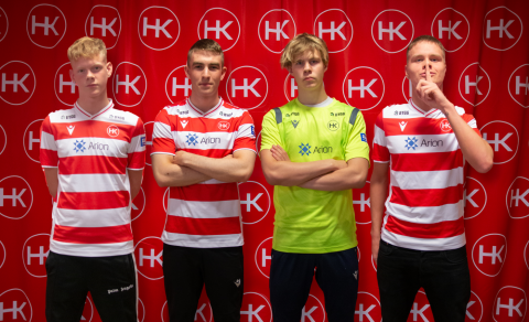 4 Efnilegir leikmenn skrifa undir samning