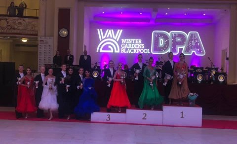 Gylfi og María við verðlaunaafhendingu á Evrópumeistaramótinu 2019