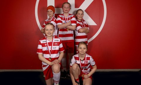 Stelpurnar kátar eftir flott Ákamót.
Mynd: Sporthero