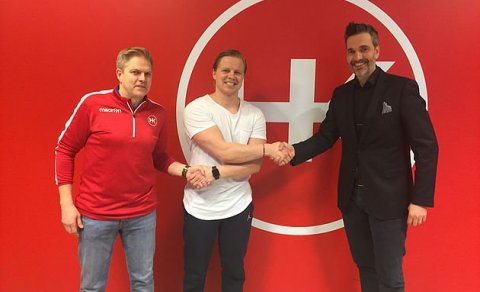 Mynd 1.Guðjón og Daníel við undirskrift.
Mynd 2. Daníel ásamt þeim Guðjóni Björnssyni formanni og G…