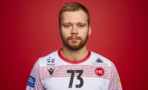 Einar Pétur framlengir