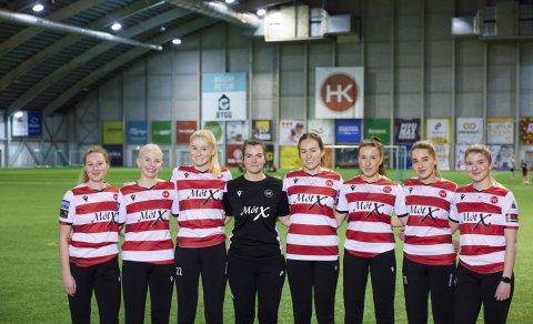 HK framlengir við 8 leikmenn