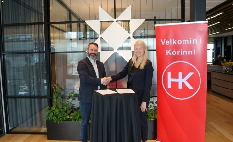 Iða Brá Benediktsdóttir framkvæmdastjóri viðskiptabankasviðs Arion banka og Pétur Örn Magnússon form…