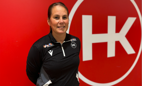 Eva Hrund skrifar undir