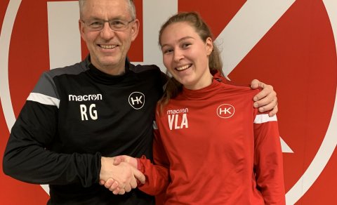 Valgerður Lilja undirritar samning